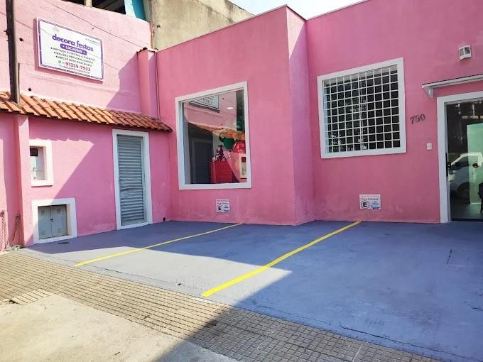 Fachada da loja física Decora Festas na Vila Romana
